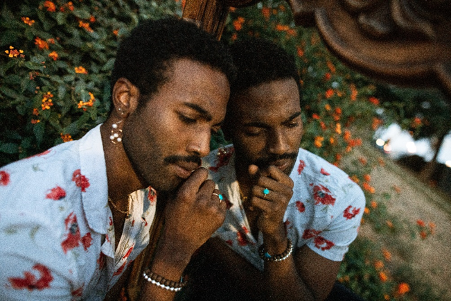La masculinité est définie par un ensemble de normes sociales qui régissent les comportements désirables pour les hommes. En raison des changements normatifs qui ont lieu en occident, la masculinité, et plus généralement la place de l’homme dans la société, est remise en question. Ceci engendrerait une incertitude chez les hommes par rapport à ce que la société attend de leur part. Photo de Mental Health America (MHA) de Pexels